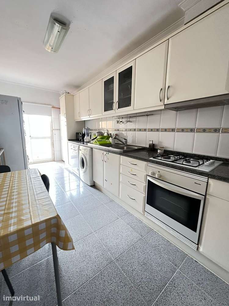 Apartamento T2 com varanda e garagem em Sintra - Grande imagem: 3/9