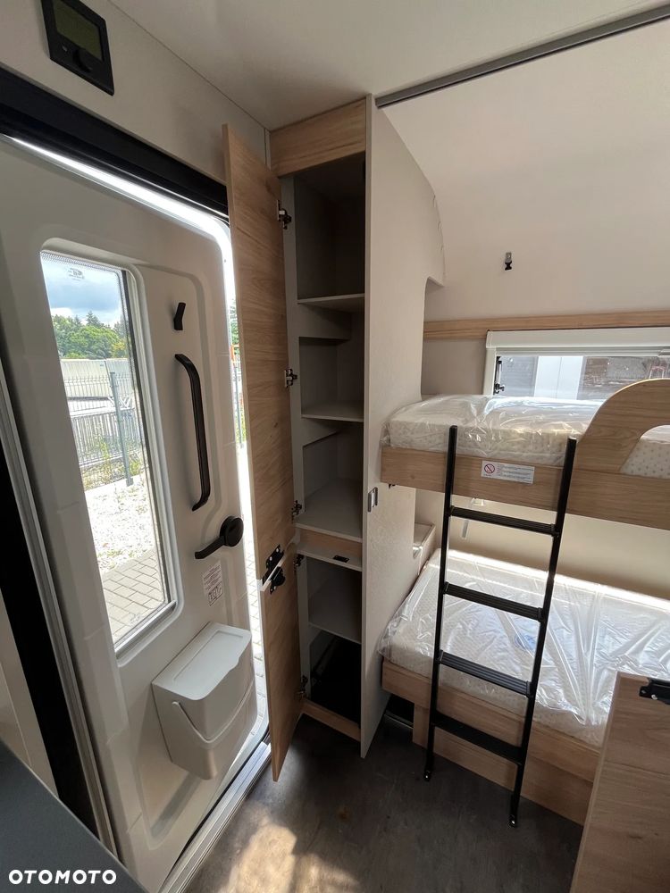 Dethleffs Camper 560 FMK - 11