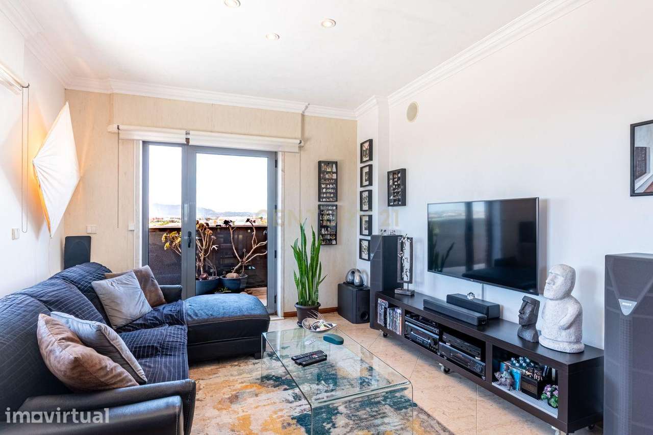 Apartamento Único T2 de 82m2 com Terraço de 75m2 em Porto Salvo - Grande imagem: 4/41