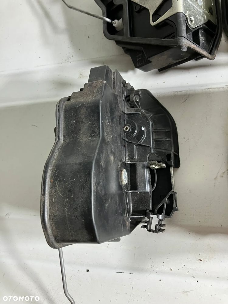 Zamek drzwi BMW E60 E61 E90 E91 E70 E92 E92 F01 F10 Lewy Prawy Przód Tył 7167071 7167074 7167075 7167076 - 3