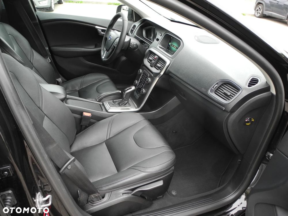 Volvo V40 D4 Geartronic Momentum - 16