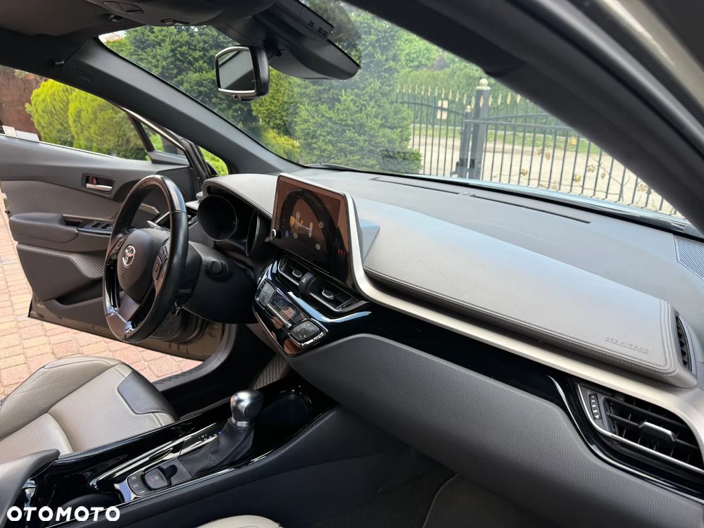 Toyota C-HR 2.0 Hybrid Executive - 24