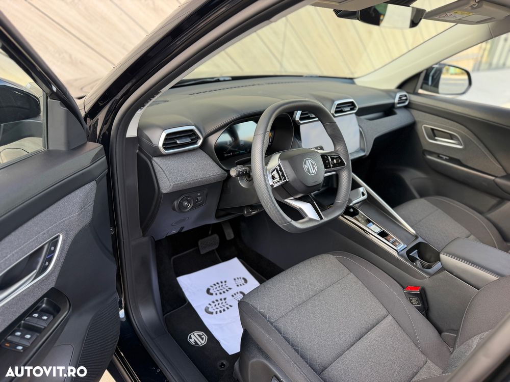MG ZS HEV - 13