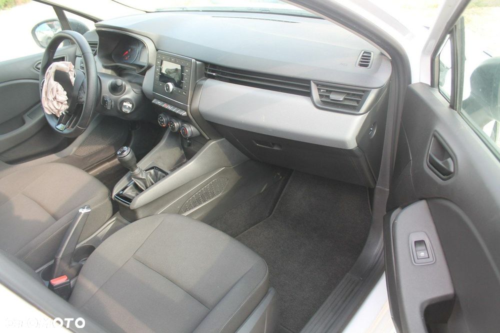 Renault Clio - 11