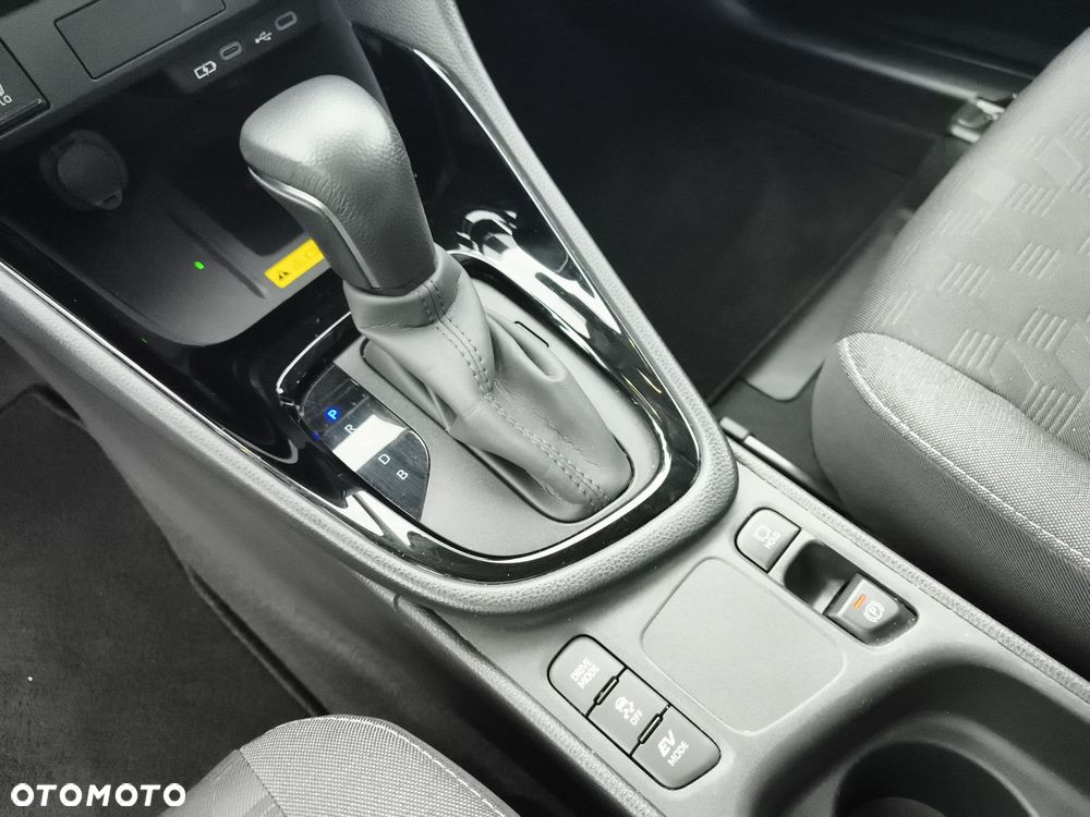 Toyota Yaris Hybrid 1.5 Style - 23