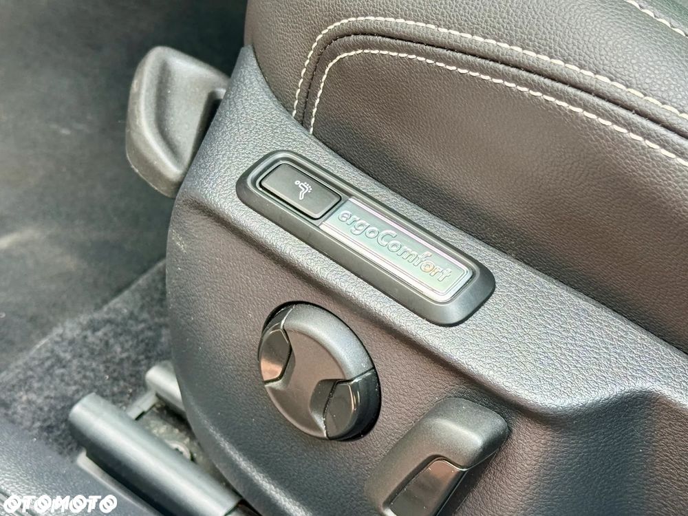 Volkswagen Passat Variant 2.0 TDI SCR DSG Business - 35