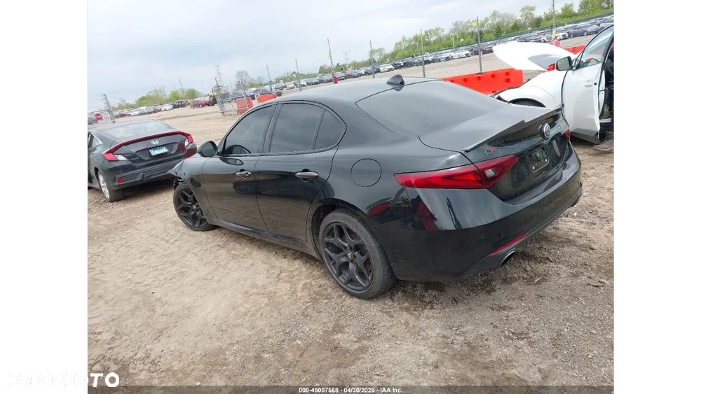 Alfa Romeo Giulia 2.0 Turbo 16V AT8-Q4 Ti - 6