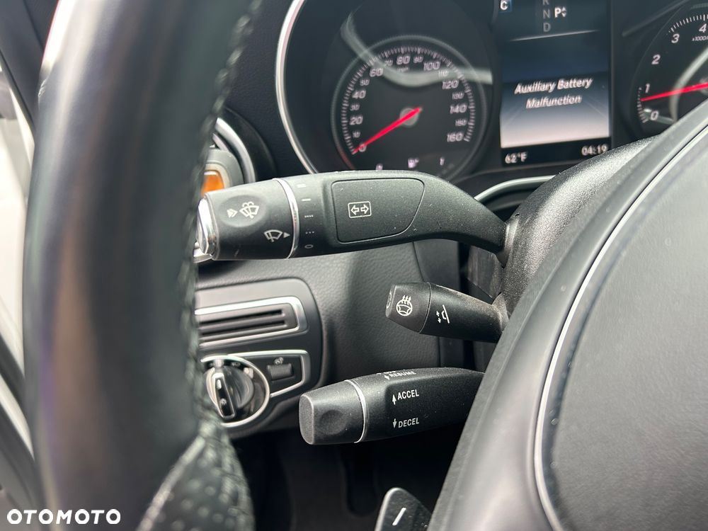Mercedes-Benz Klasa C 300 7G-TRONIC AMG Line - 17