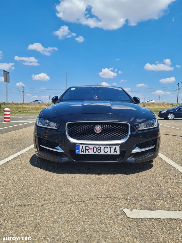 Jaguar XE 2.0 R-Sport - 1