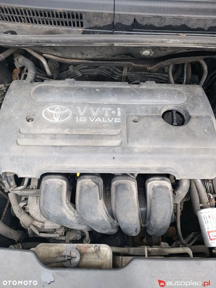 Toyota Corolla Verso 1.8 Sol + - 14