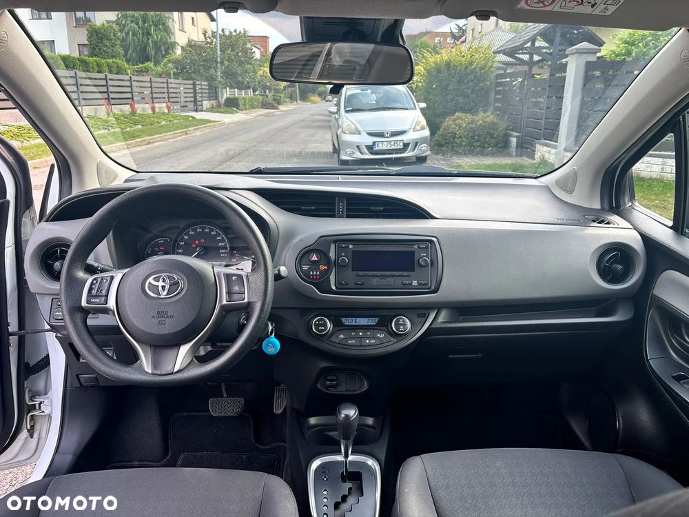 Toyota Yaris Hybrid 100 Life - 9