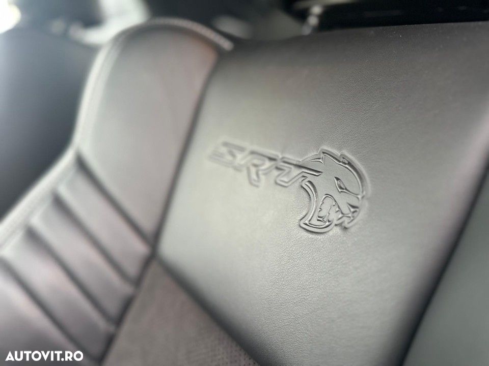 Dodge Challenger - 9