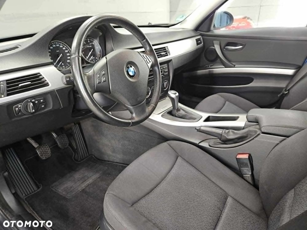 BMW Seria 3 320i - 9