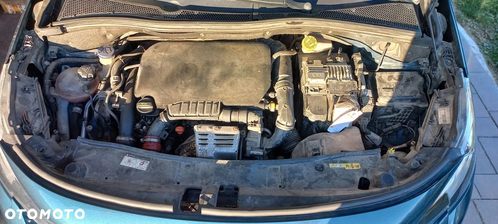 Peugeot 2008 1.2 Pure Tech Allure S&S - 25