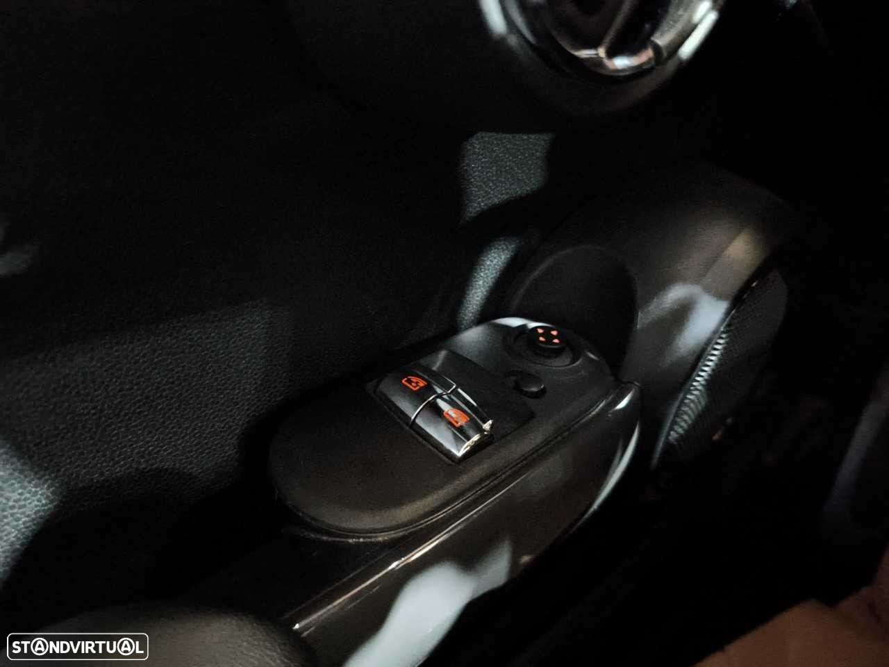 MINI 3 Portas One - 17