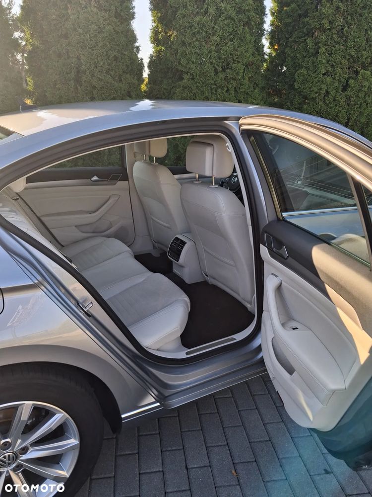 Volkswagen Passat - 13