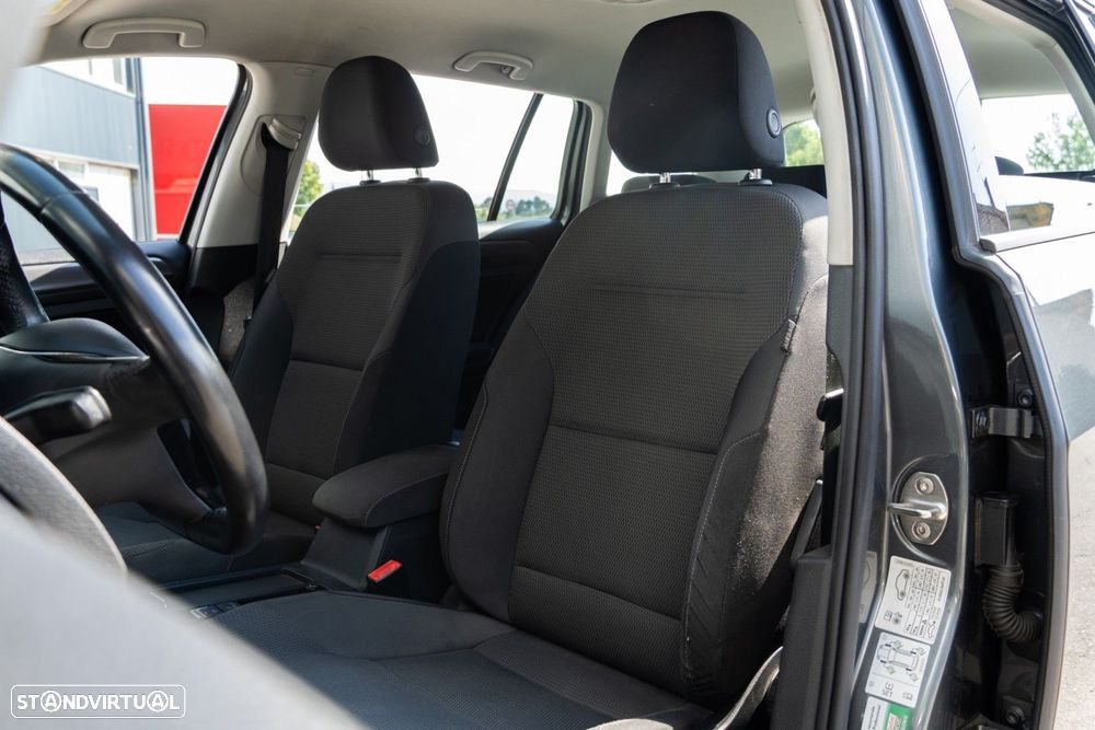 VW Golf 1.6 TDI Confortline - 38