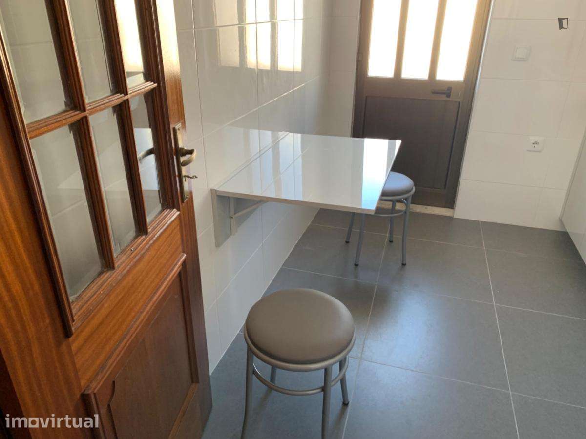 Quarto - localizado em Paranhos Porto - Grande imagem: 5/9
