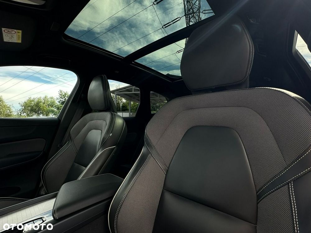 Volvo XC 60 B4 D AWD Ultimate Dark - 17
