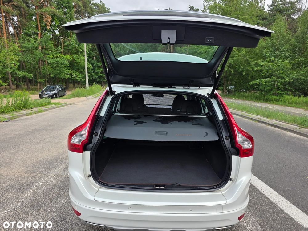 Volvo XC 60 D4 Drive-E Ocean Race - 10