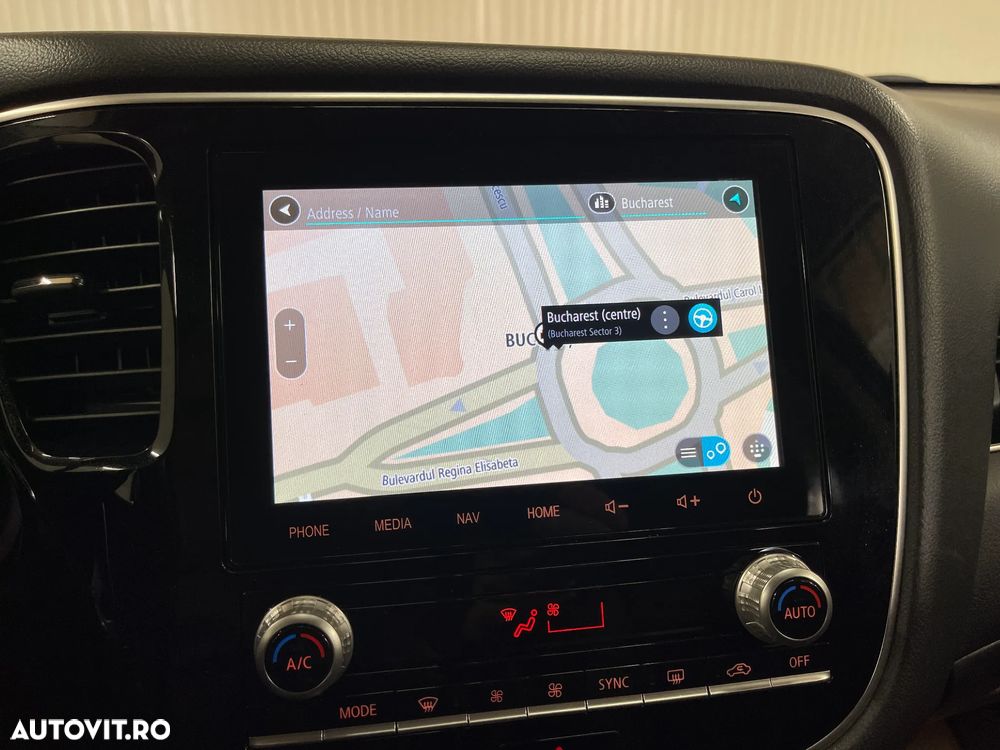 Mitsubishi Outlander 2.4 4WD Plug-In Hybrid - 14
