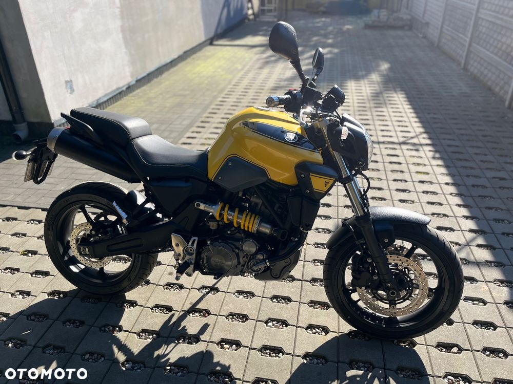 Yamaha MT - 12