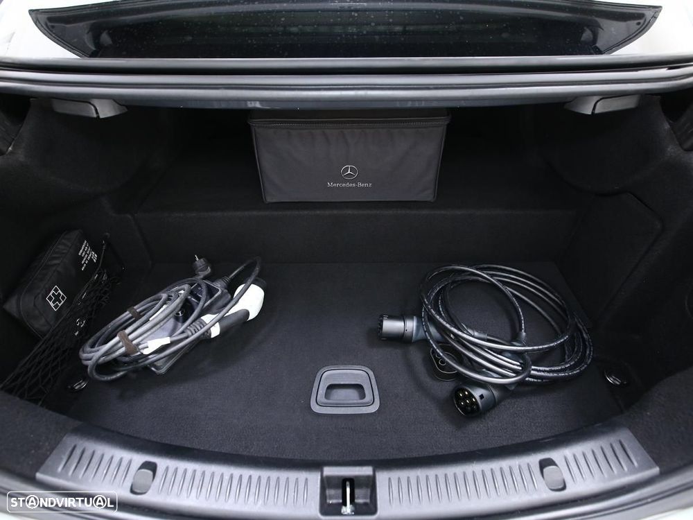 Mercedes-Benz E 300 de Avantgarde 4Matic - 18