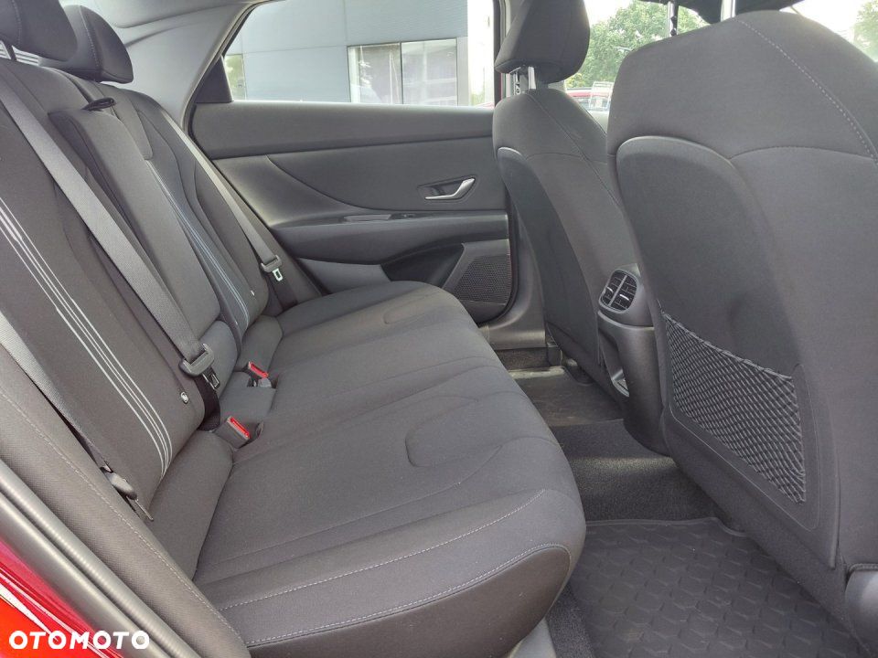 Hyundai Elantra - 34