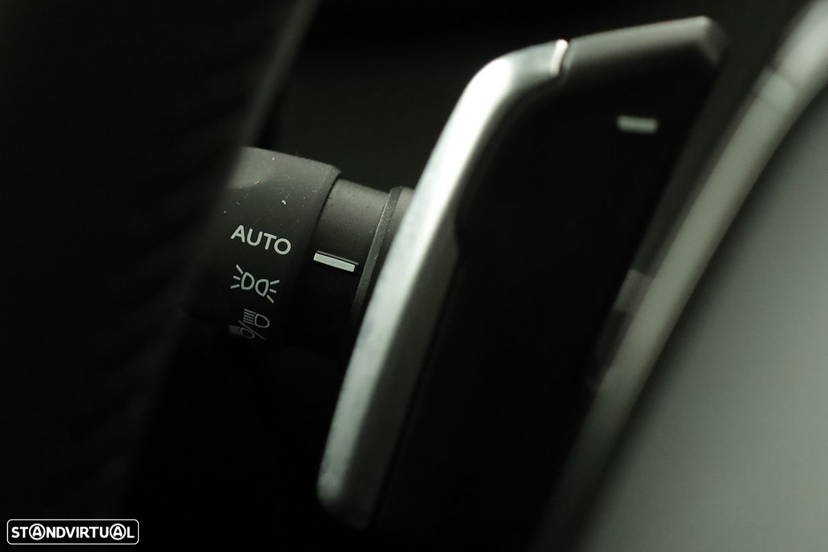 Peugeot 2008 1.2 PureTech Allure EAT8 - 17