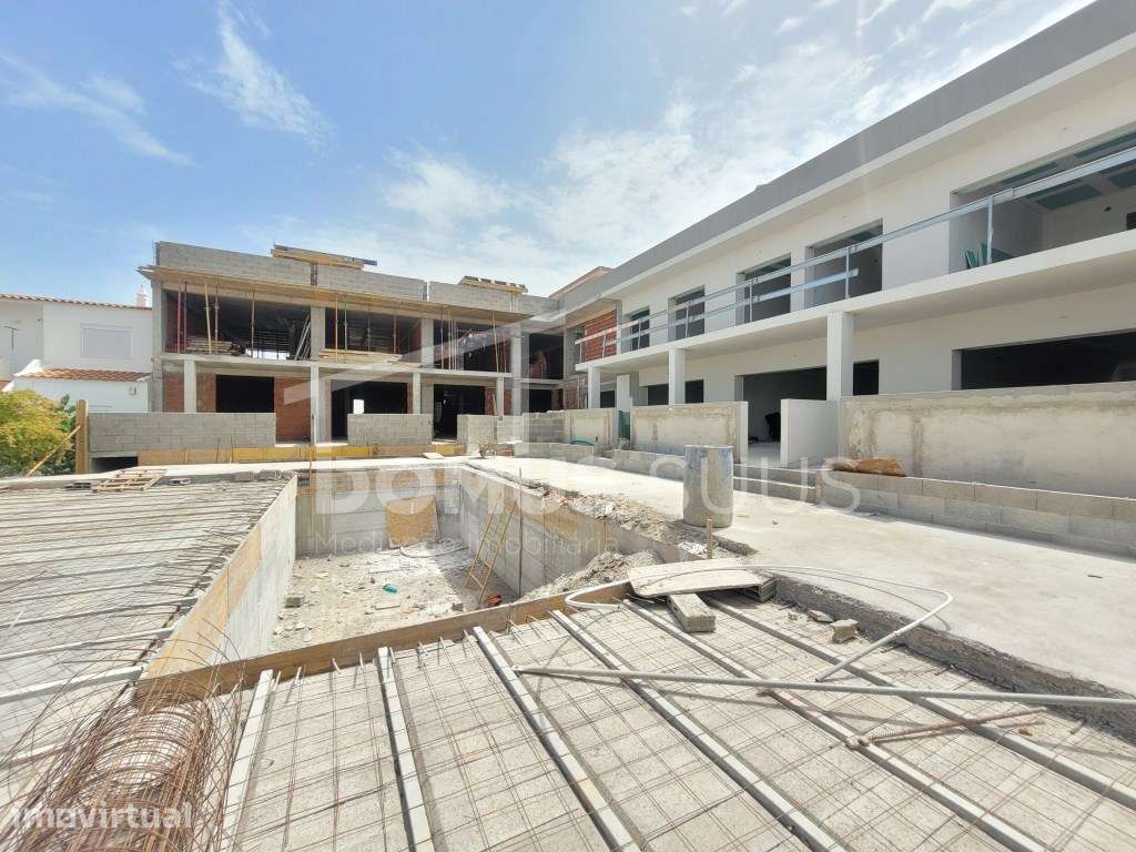 Moradia tipologia T3, inserida em condomínio fechado, a iniciar con... - Grande imagem: 4/19