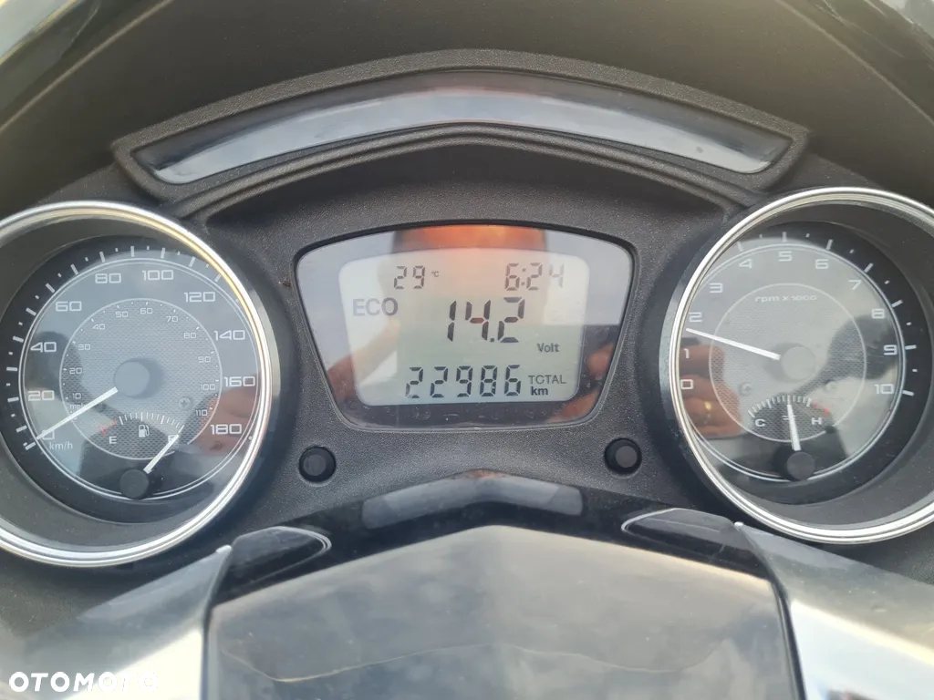Piaggio X10 - 7