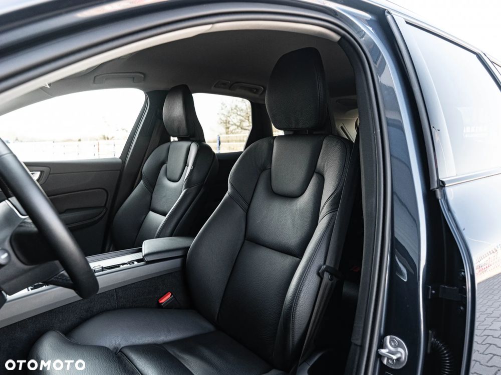 Volvo XC 60 B5 B AWD Plus Dark - 23