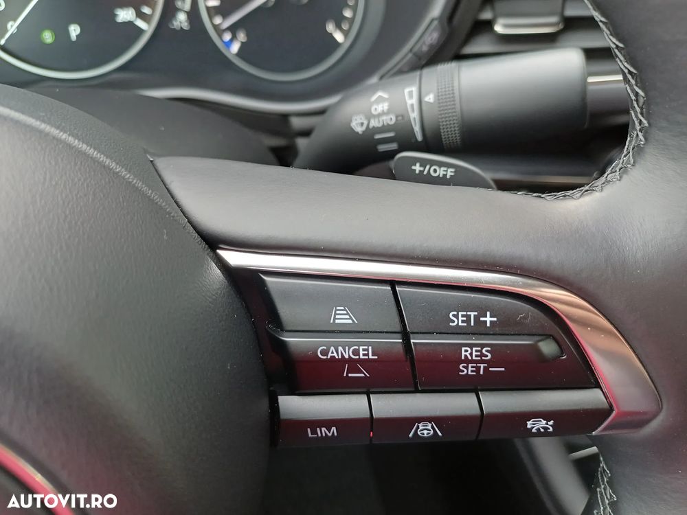 Mazda 3 e-Skyactiv G140 AT MHEV Exclusive-Line - 24