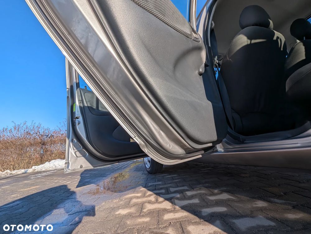 Toyota Yaris 1.3 - 21