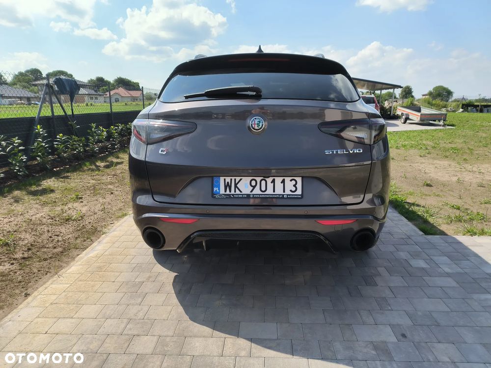 Alfa Romeo Stelvio 2.0 Turbo 16V AT8-Q4 Veloce Ti - 14