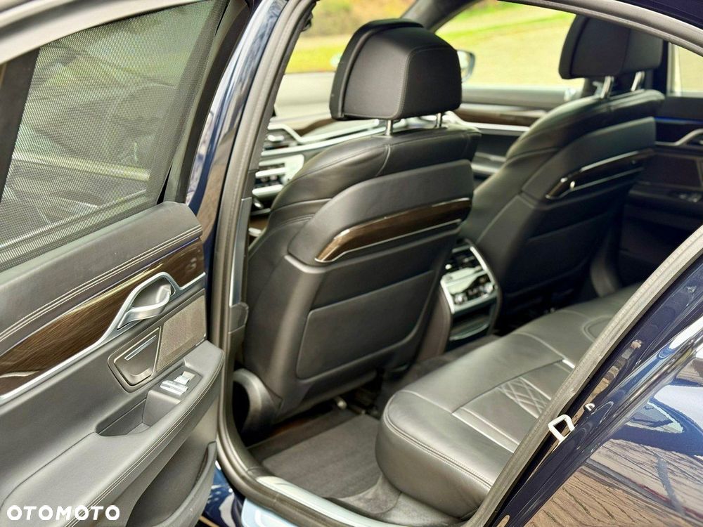 BMW Seria 7 750i xDrive sport - 25