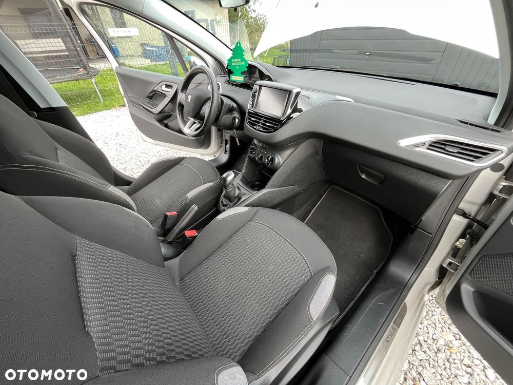 Peugeot 208 1.2 PureTech Style - 13