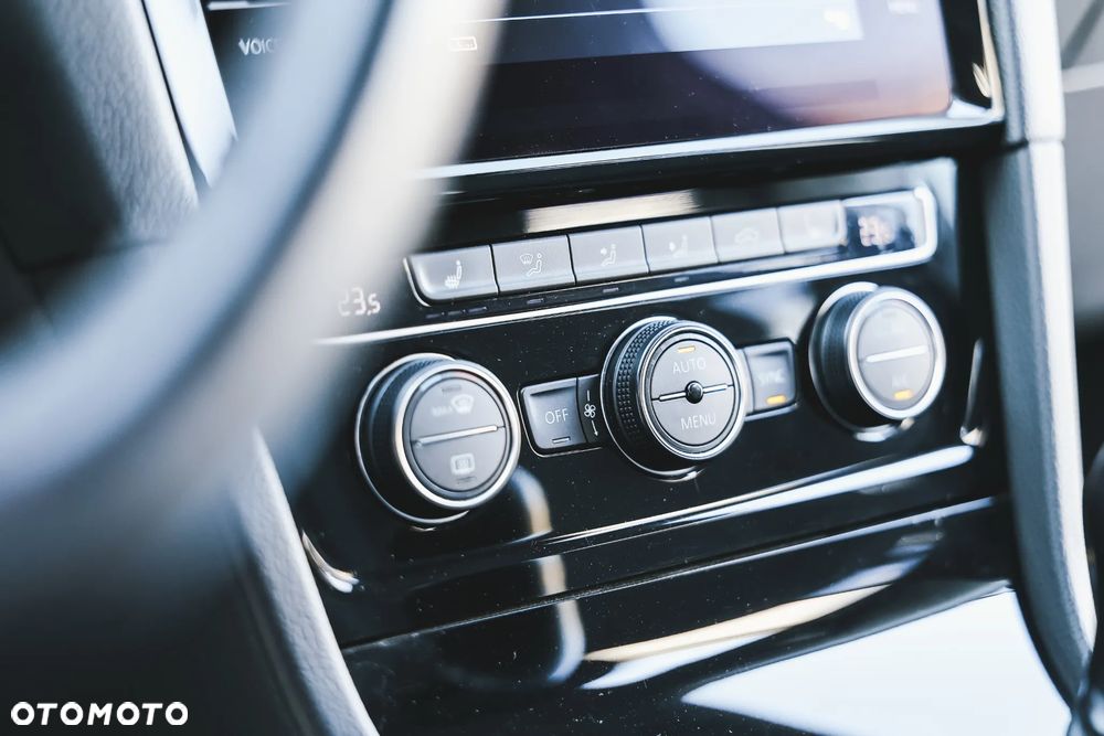 Volkswagen Golf - 23