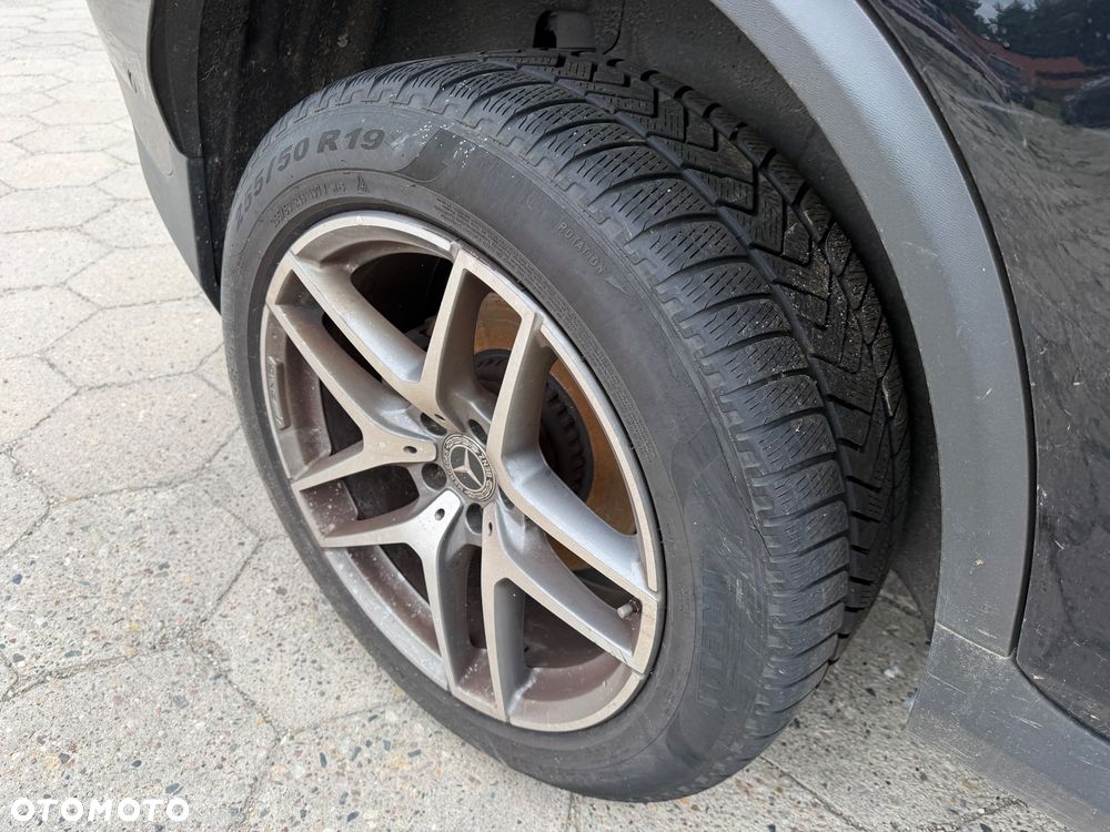 Mercedes-Benz GLC 250 4Matic 9G-TRONIC AMG Line - 13