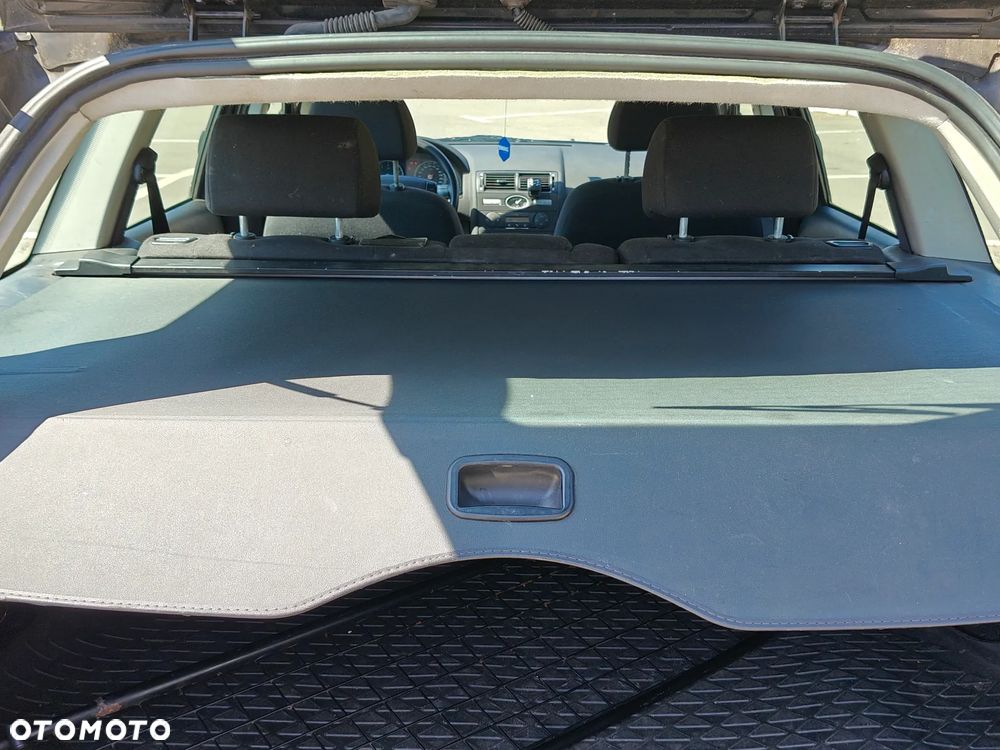 Ford Mondeo 1.8 Ghia - 16