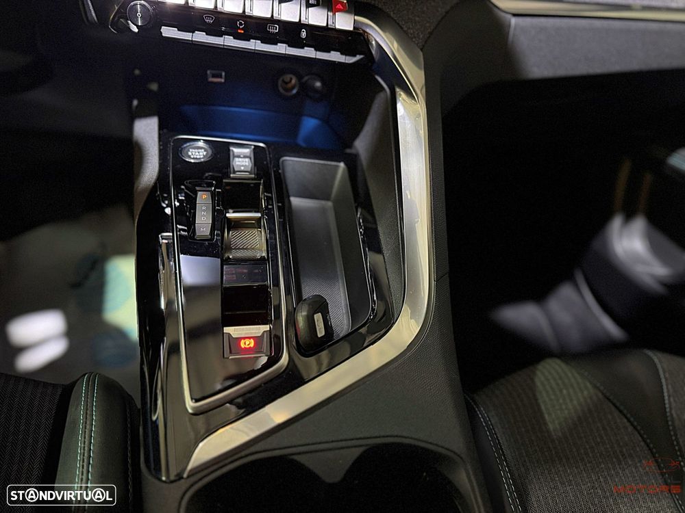 Peugeot 3008 1.2 PureTech Allure Pack EAT8 - 28