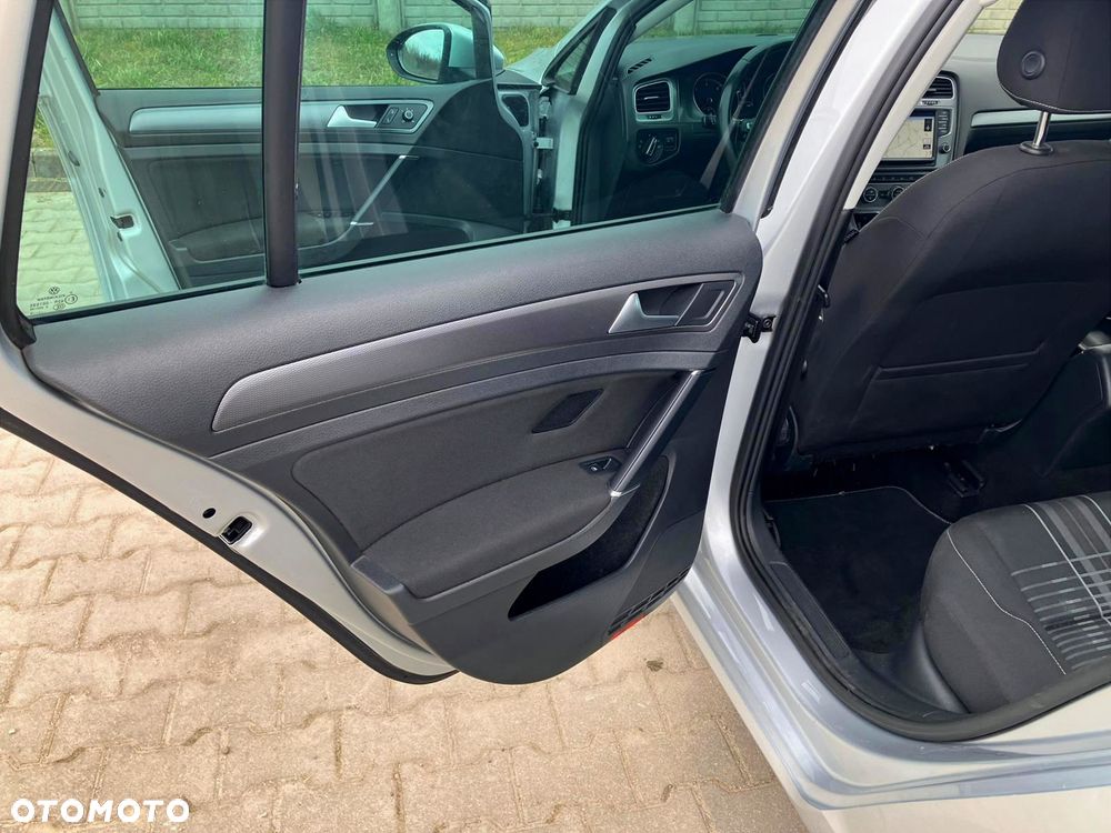 Volkswagen Golf 2.0 TDI BlueMotion Technology Lounge - 23