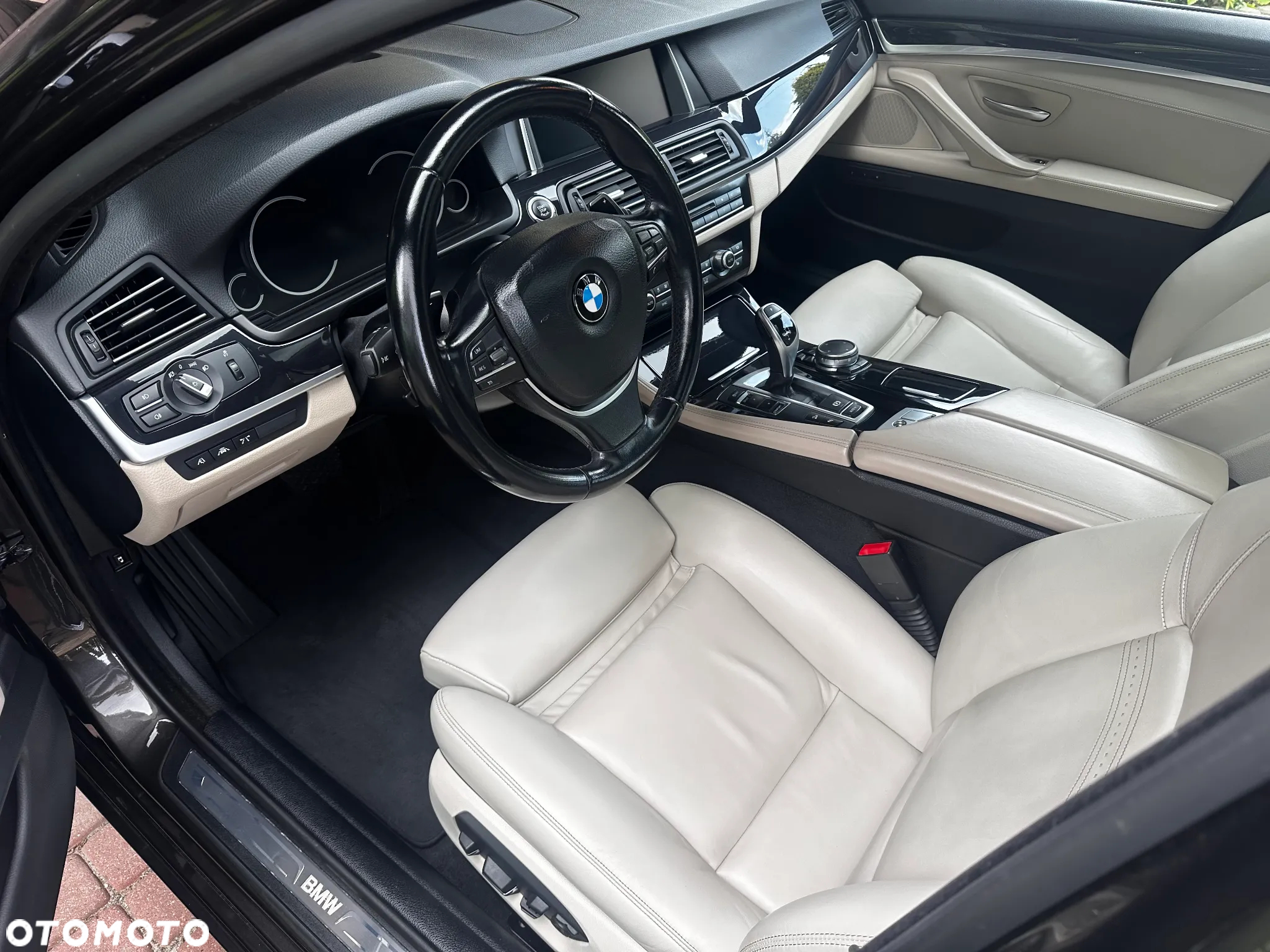 BMW Seria 5 525d xDrive Luxury Line - 26
