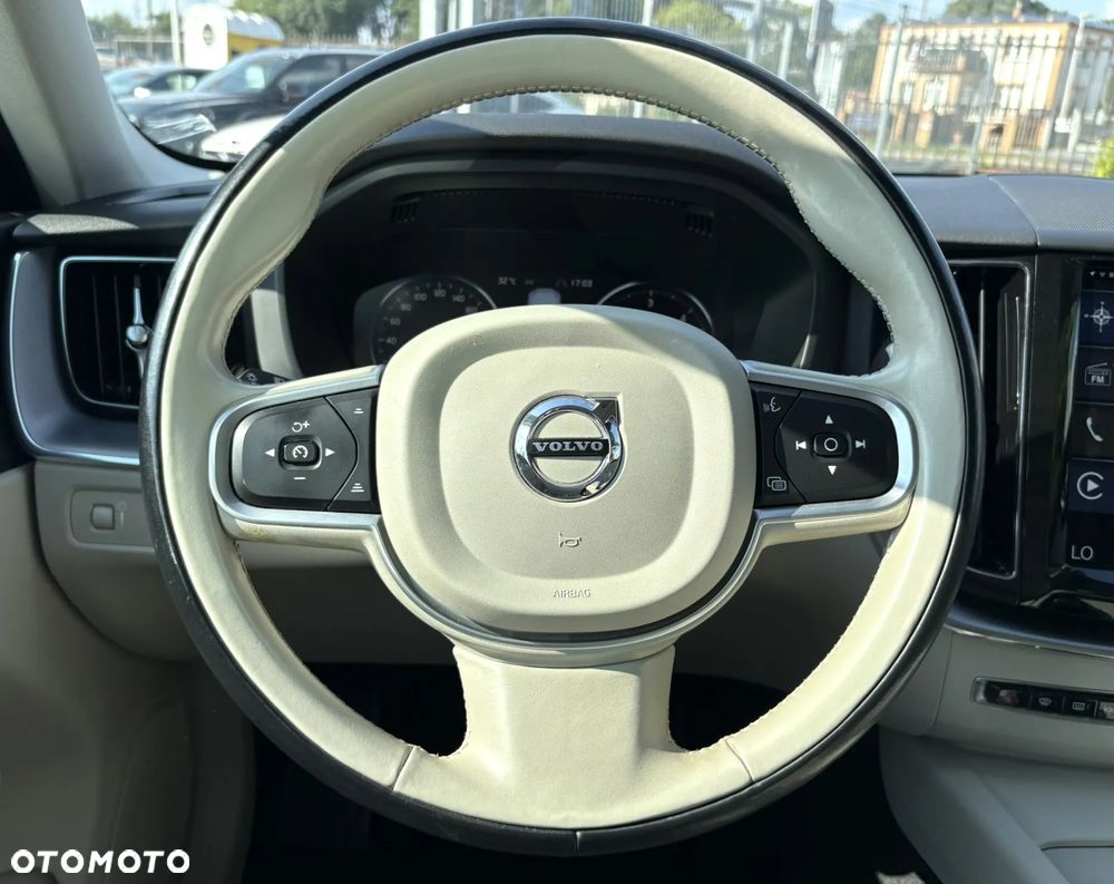 Volvo XC 60 B4 D AWD Momentum - 12