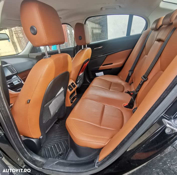 Jaguar XE E-Performance Aut. Prestige - 4