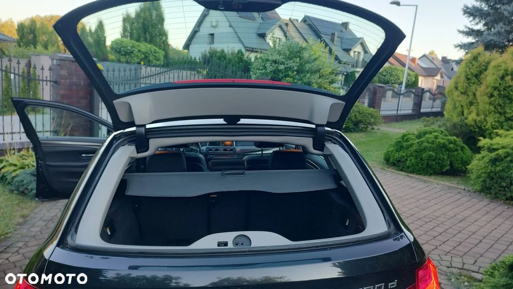 BMW Seria 5 520d xDrive Touring Modern Line - 33