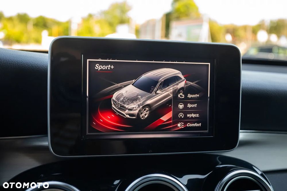 Mercedes-Benz GLC 250 d 4Matic 9G-TRONIC AMG Line - 27