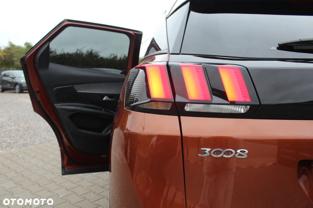 Peugeot 3008 1.2 PureTech Allure S&S - 31