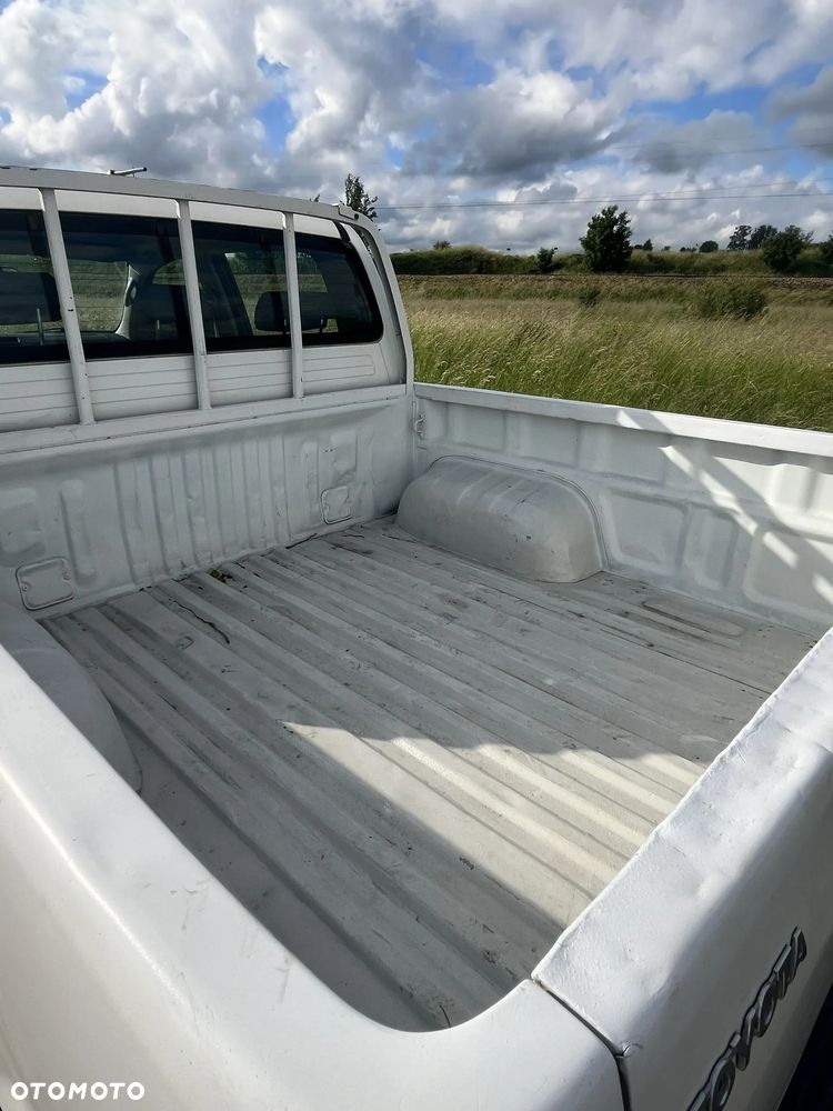 Toyota Hilux 2.5 D-4D DLX - 9