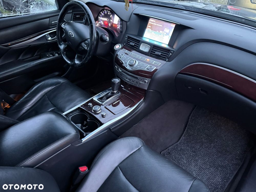 Infiniti Q70 2.2d - 11